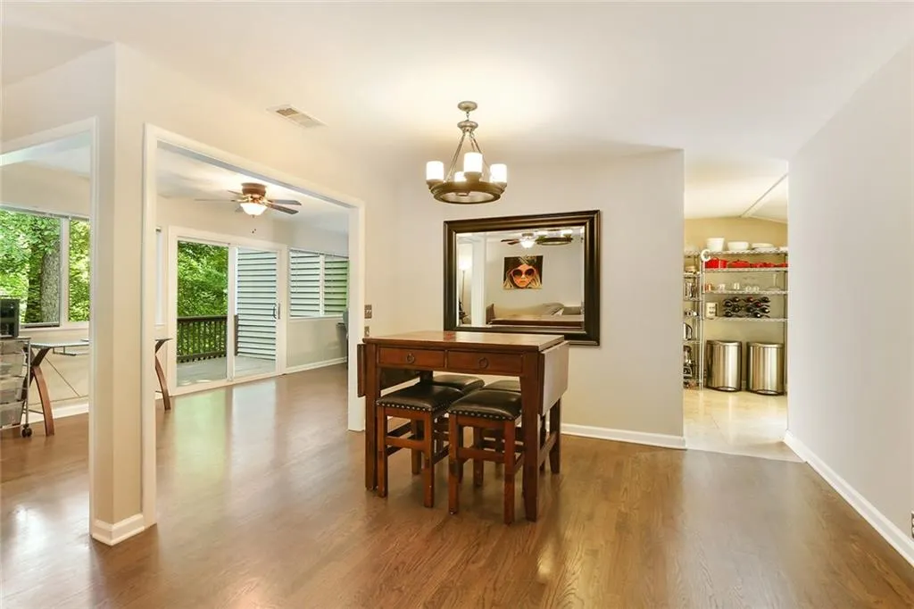 40 Dunwoody Springs Drive, Sandy Springs, Georgia 30328, 2 Bedrooms Bedrooms, ,2 BathroomsBathrooms,Residential,Sold,40 Dunwoody Springs Drive,6019086