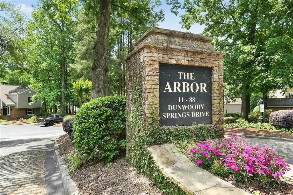 40 Dunwoody Springs Drive, Sandy Springs, Georgia 30328, 2 Bedrooms Bedrooms, ,2 BathroomsBathrooms,Residential,Sold,40 Dunwoody Springs Drive,6019086