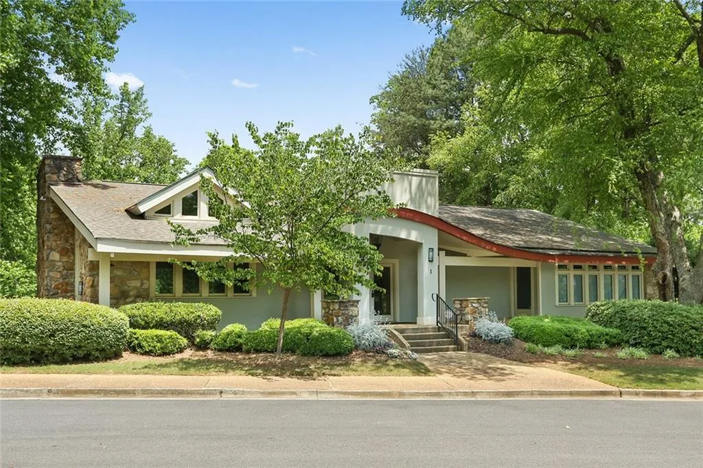 40 Dunwoody Springs Drive, Sandy Springs, Georgia 30328, 2 Bedrooms Bedrooms, ,2 BathroomsBathrooms,Residential,Sold,40 Dunwoody Springs Drive,6019086