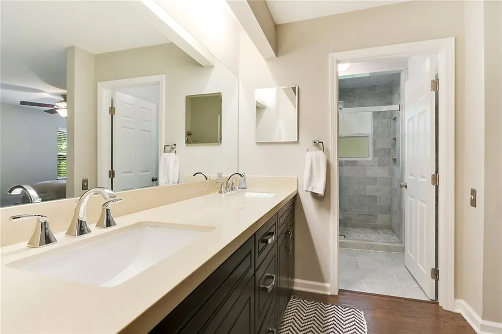 40 Dunwoody Springs Drive, Sandy Springs, Georgia 30328, 2 Bedrooms Bedrooms, ,2 BathroomsBathrooms,Residential,Sold,40 Dunwoody Springs Drive,6019086