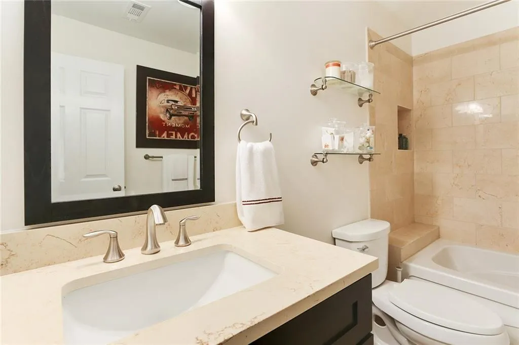 40 Dunwoody Springs Drive, Sandy Springs, Georgia 30328, 2 Bedrooms Bedrooms, ,2 BathroomsBathrooms,Residential,Sold,40 Dunwoody Springs Drive,6019086