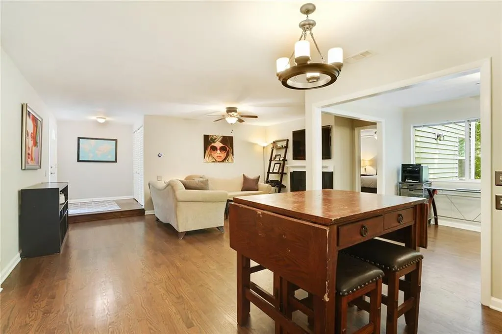 40 Dunwoody Springs Drive, Sandy Springs, Georgia 30328, 2 Bedrooms Bedrooms, ,2 BathroomsBathrooms,Residential,Sold,40 Dunwoody Springs Drive,6019086