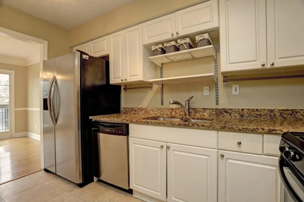 6980 Roswell Road Unit C1, Sandy Springs, Georgia 30328, 2 Bedrooms Bedrooms, ,1 BathroomBathrooms,Residential,Sold,6980 Roswell Road Unit C1,6502392
