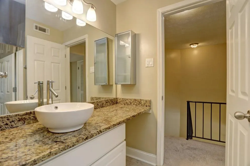 6980 Roswell Road Unit C1, Sandy Springs, Georgia 30328, 2 Bedrooms Bedrooms, ,1 BathroomBathrooms,Residential,Sold,6980 Roswell Road Unit C1,6502392