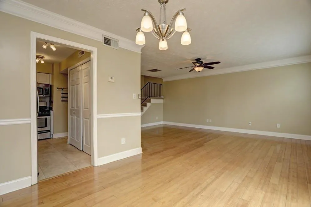 6980 Roswell Road Unit C1, Sandy Springs, Georgia 30328, 2 Bedrooms Bedrooms, ,1 BathroomBathrooms,Residential,Sold,6980 Roswell Road Unit C1,6502392