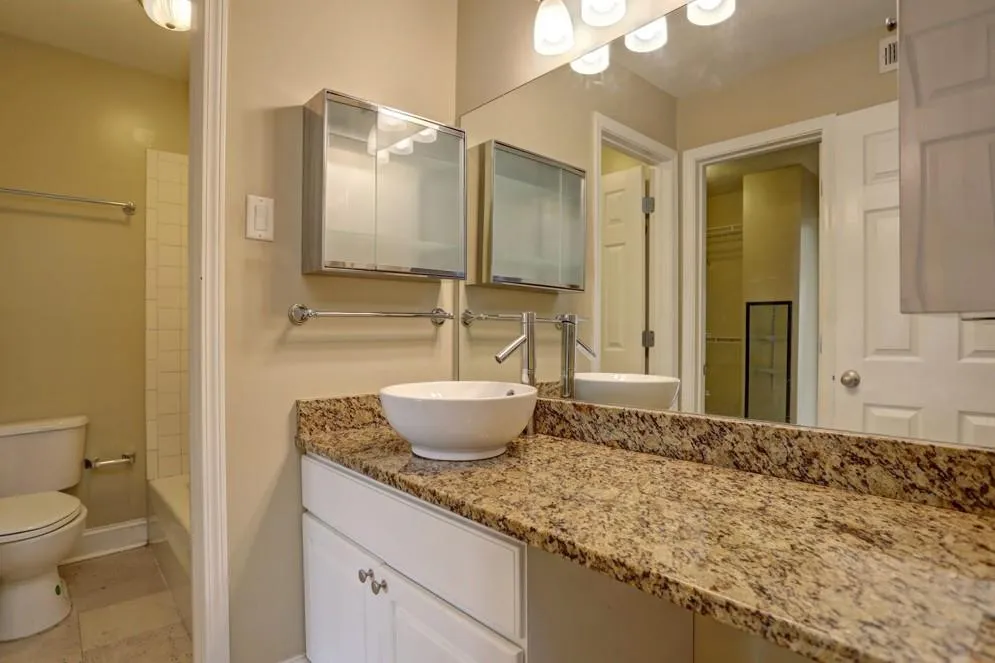 6980 Roswell Road Unit C1, Sandy Springs, Georgia 30328, 2 Bedrooms Bedrooms, ,1 BathroomBathrooms,Residential,Sold,6980 Roswell Road Unit C1,6502392