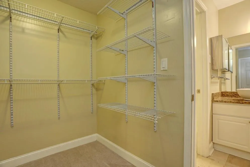 6980 Roswell Road Unit C1, Sandy Springs, Georgia 30328, 2 Bedrooms Bedrooms, ,1 BathroomBathrooms,Residential,Sold,6980 Roswell Road Unit C1,6502392