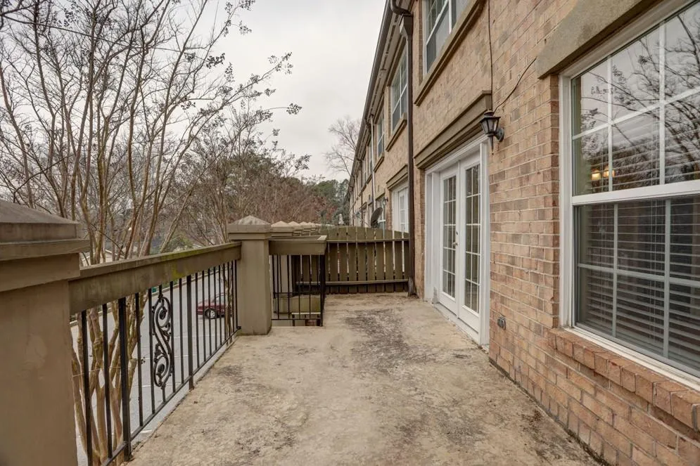 6980 Roswell Road Unit C1, Sandy Springs, Georgia 30328, 2 Bedrooms Bedrooms, ,1 BathroomBathrooms,Residential,Sold,6980 Roswell Road Unit C1,6502392