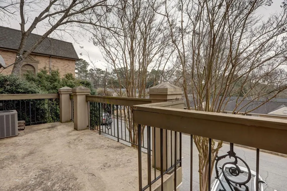 6980 Roswell Road Unit C1, Sandy Springs, Georgia 30328, 2 Bedrooms Bedrooms, ,1 BathroomBathrooms,Residential,Sold,6980 Roswell Road Unit C1,6502392