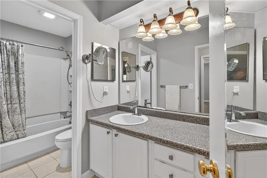 7001 Wingate Way, Atlanta, Georgia 30350, 2 Bedrooms Bedrooms, ,2 BathroomsBathrooms,Residential,For Sale,7001 Wingate Way,7764014