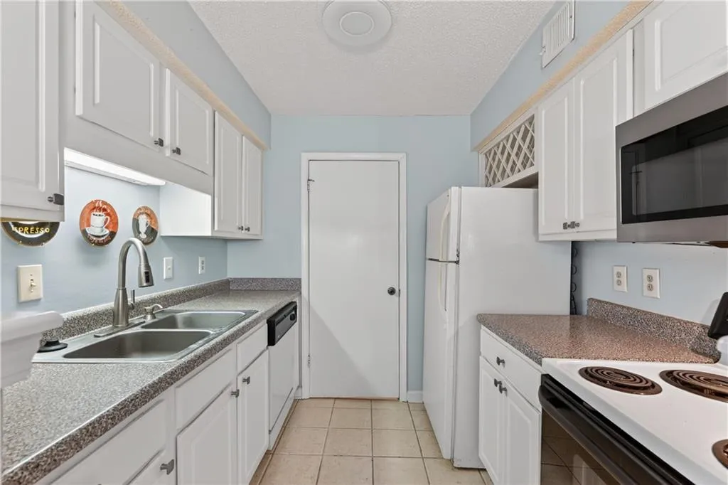 7001 Wingate Way, Atlanta, Georgia 30350, 2 Bedrooms Bedrooms, ,2 BathroomsBathrooms,Residential,For Sale,7001 Wingate Way,7764014