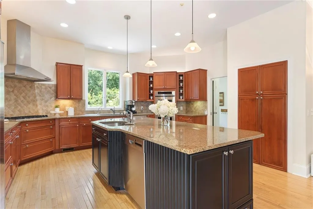 1650 Powers Ridge Place, Sandy Springs, Georgia 30327, 6 Bedrooms Bedrooms, ,5 BathroomsBathrooms,Residential,Sold,1650 Powers Ridge Place,6918267