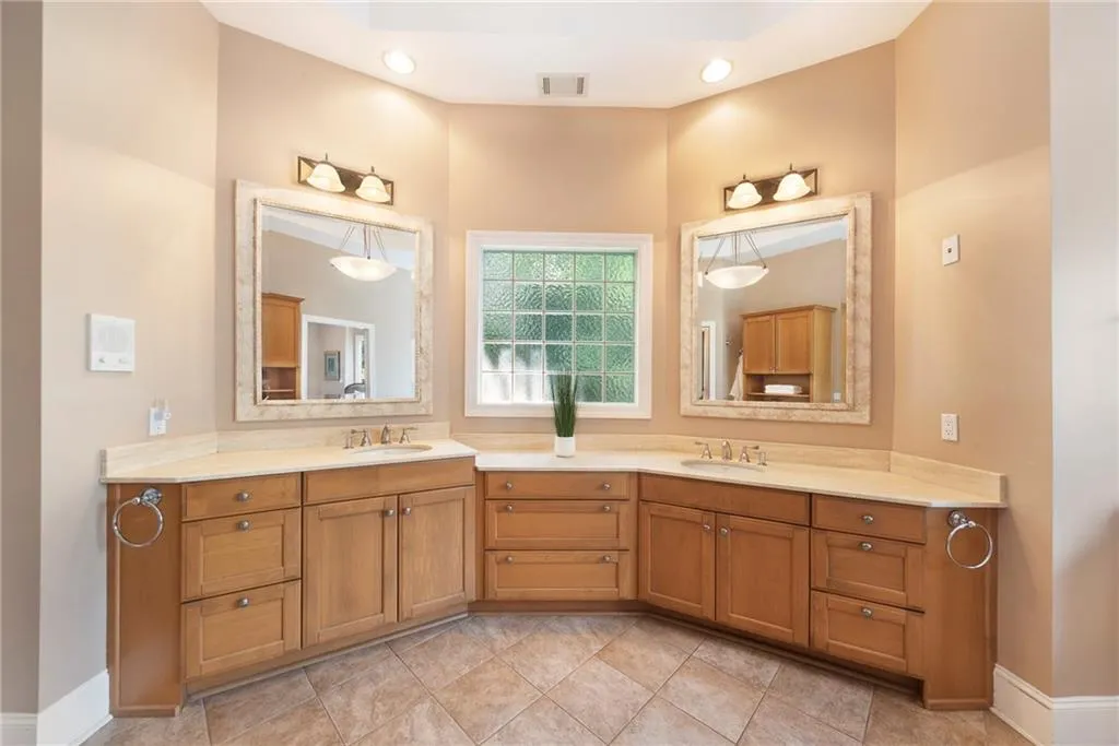 1650 Powers Ridge Place, Sandy Springs, Georgia 30327, 6 Bedrooms Bedrooms, ,5 BathroomsBathrooms,Residential,Sold,1650 Powers Ridge Place,6918267