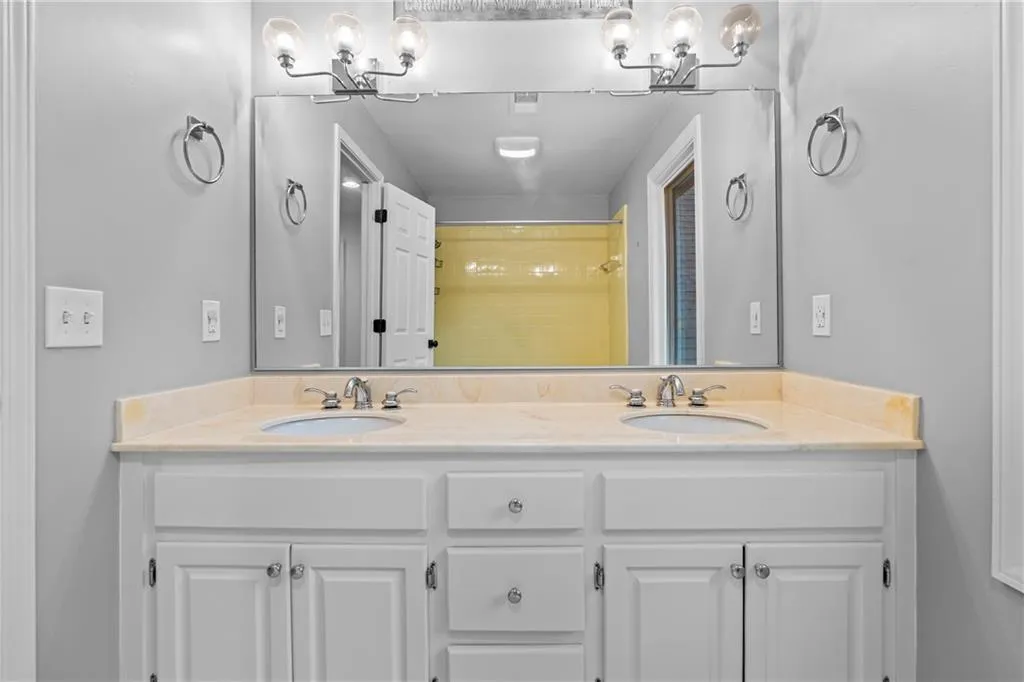 7632 Auden Trail, Atlanta, Georgia 30350, 5 Bedrooms Bedrooms, ,3 BathroomsBathrooms,Residential,For Sale,7632 Auden Trail,7632240