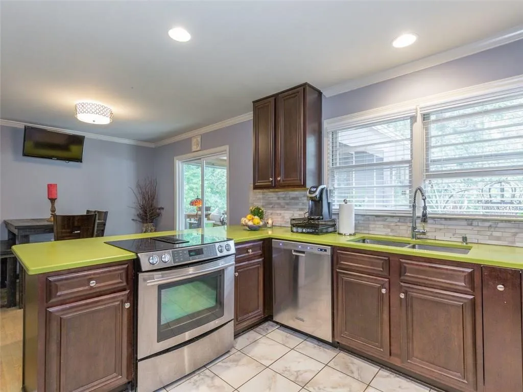 445 Windsor Parkway, Sandy Springs, Georgia 30342, 3 Bedrooms Bedrooms, ,2 BathroomsBathrooms,Residential,Sold,445 Windsor Parkway,5768700