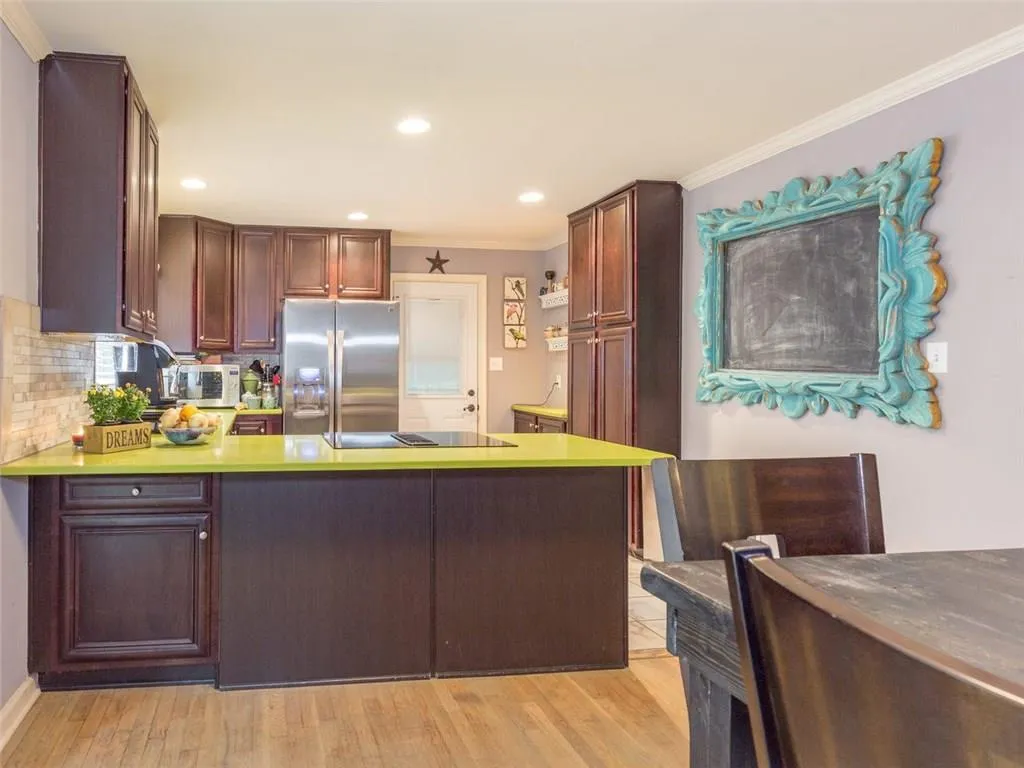 445 Windsor Parkway, Sandy Springs, Georgia 30342, 3 Bedrooms Bedrooms, ,2 BathroomsBathrooms,Residential,Sold,445 Windsor Parkway,5768700