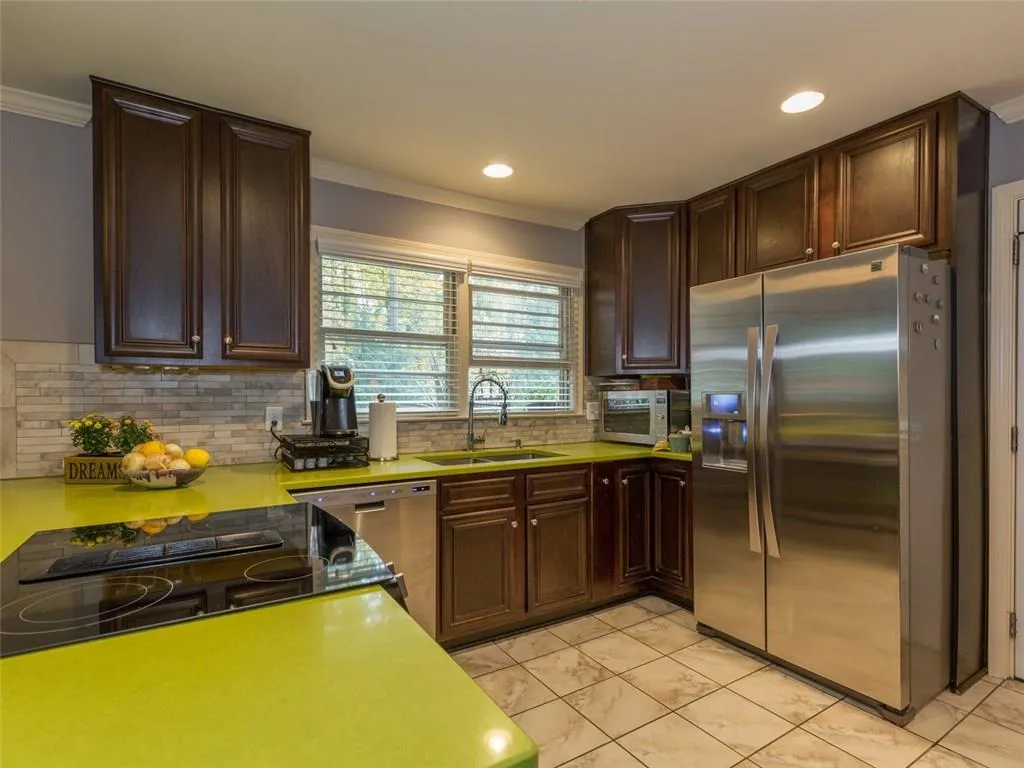 445 Windsor Parkway, Sandy Springs, Georgia 30342, 3 Bedrooms Bedrooms, ,2 BathroomsBathrooms,Residential,Sold,445 Windsor Parkway,5768700