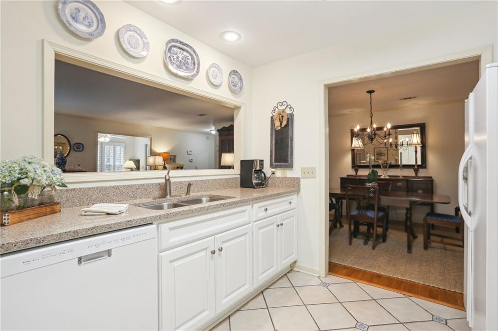 301 Bainbridge Drive, Atlanta, Georgia 30327, 2 Bedrooms Bedrooms, ,2 BathroomsBathrooms,Residential,Sold,301 Bainbridge Drive,7337611