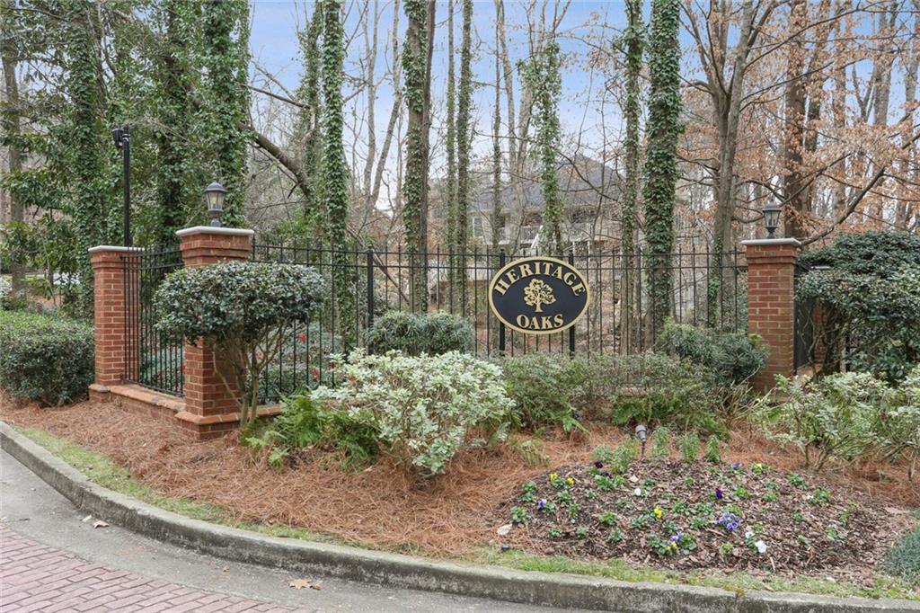 301 Bainbridge Drive, Atlanta, Georgia 30327, 2 Bedrooms Bedrooms, ,2 BathroomsBathrooms,Residential,Sold,301 Bainbridge Drive,7337611