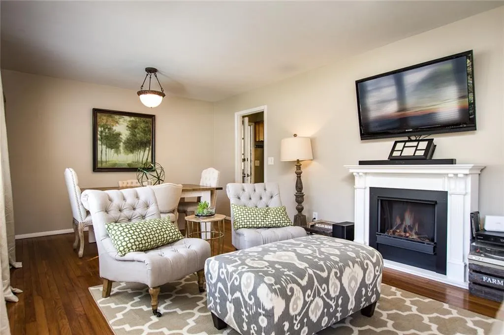 352 W Wieuca Road Ne, Atlanta, Georgia 30342, 2 Bedrooms Bedrooms, ,1 BathroomBathrooms,Residential,Sold,352 W Wieuca Road Ne,5971893