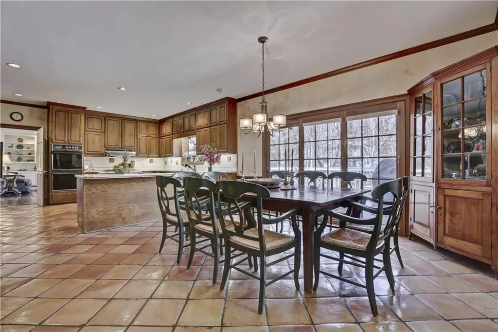 1085 Riverside Trace, Atlanta, Georgia 30328, 6 Bedrooms Bedrooms, ,4 BathroomsBathrooms,Residential,Sold,1085 Riverside Trace,5816141
