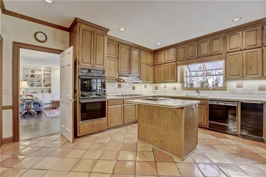 1085 Riverside Trace, Atlanta, Georgia 30328, 6 Bedrooms Bedrooms, ,4 BathroomsBathrooms,Residential,Sold,1085 Riverside Trace,5816141