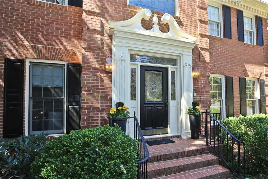 1085 Riverside Trace, Atlanta, Georgia 30328, 6 Bedrooms Bedrooms, ,4 BathroomsBathrooms,Residential,Sold,1085 Riverside Trace,5816141