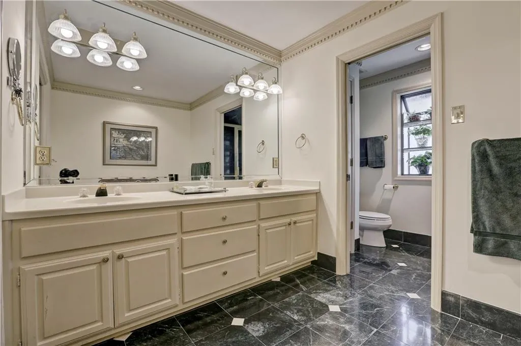 1085 Riverside Trace, Atlanta, Georgia 30328, 6 Bedrooms Bedrooms, ,4 BathroomsBathrooms,Residential,Sold,1085 Riverside Trace,5816141