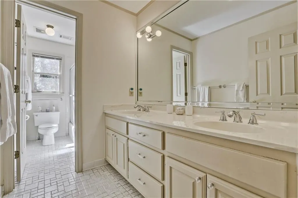 1085 Riverside Trace, Atlanta, Georgia 30328, 6 Bedrooms Bedrooms, ,4 BathroomsBathrooms,Residential,Sold,1085 Riverside Trace,5816141
