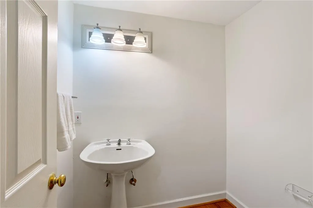 2872 Bainbridge Way Se, Atlanta, Georgia 30339, 3 Bedrooms Bedrooms, 0 ,3 BathroomsBathrooms,Residential,For Sale,2872 Bainbridge Way Se,7706363