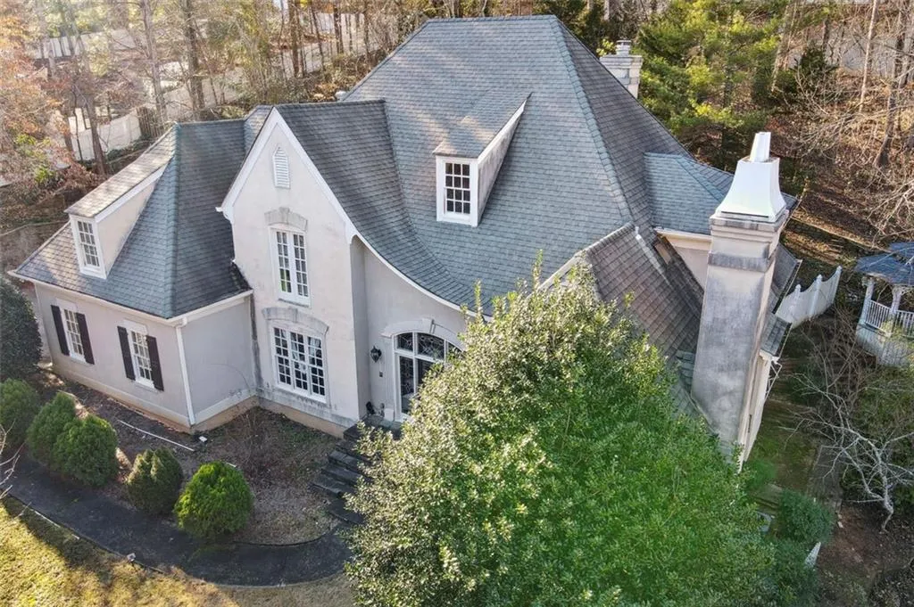 8210 Grogans Ferry Road, Atlanta, Georgia 30350, 5 Bedrooms Bedrooms, ,4 BathroomsBathrooms,Residential,Sold,8210 Grogans Ferry Road,7161872