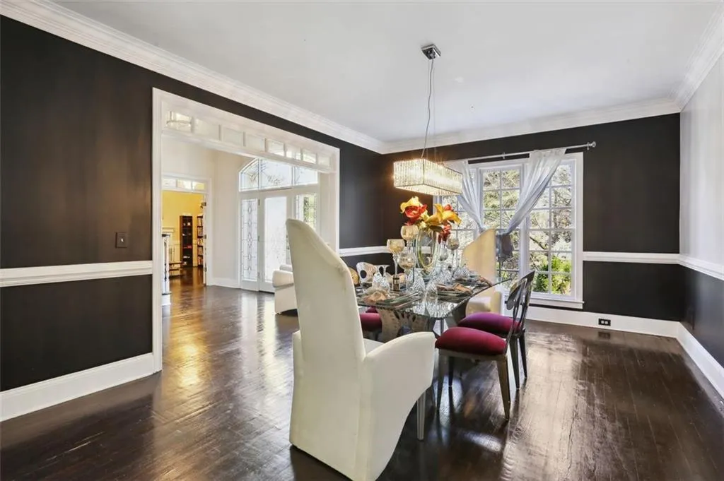 8210 Grogans Ferry Road, Atlanta, Georgia 30350, 5 Bedrooms Bedrooms, ,4 BathroomsBathrooms,Residential,Sold,8210 Grogans Ferry Road,7161872