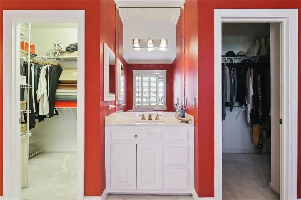 8210 Grogans Ferry Road, Atlanta, Georgia 30350, 5 Bedrooms Bedrooms, ,4 BathroomsBathrooms,Residential,Sold,8210 Grogans Ferry Road,7161872