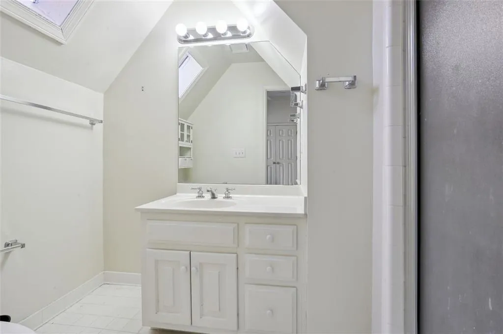 8210 Grogans Ferry Road, Atlanta, Georgia 30350, 5 Bedrooms Bedrooms, ,4 BathroomsBathrooms,Residential,Sold,8210 Grogans Ferry Road,7161872