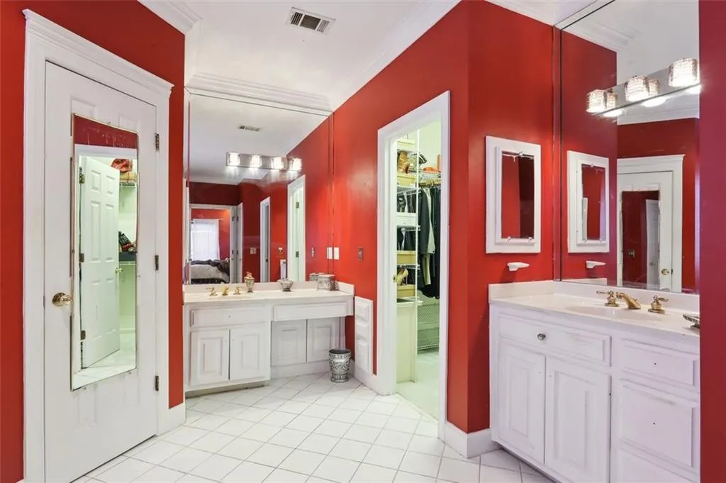 8210 Grogans Ferry Road, Atlanta, Georgia 30350, 5 Bedrooms Bedrooms, ,4 BathroomsBathrooms,Residential,Sold,8210 Grogans Ferry Road,7161872