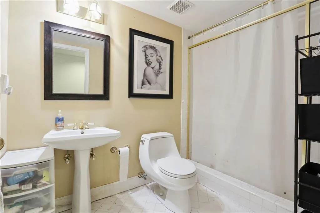 8210 Grogans Ferry Road, Atlanta, Georgia 30350, 5 Bedrooms Bedrooms, ,4 BathroomsBathrooms,Residential,Sold,8210 Grogans Ferry Road,7161872