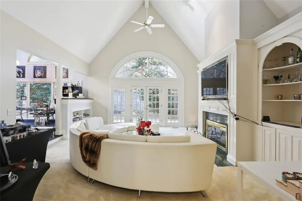 8210 Grogans Ferry Road, Atlanta, Georgia 30350, 5 Bedrooms Bedrooms, ,4 BathroomsBathrooms,Residential,Sold,8210 Grogans Ferry Road,7161872