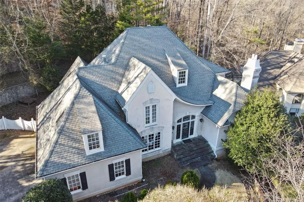 8210 Grogans Ferry Road, Atlanta, Georgia 30350, 5 Bedrooms Bedrooms, ,4 BathroomsBathrooms,Residential,Sold,8210 Grogans Ferry Road,7161872