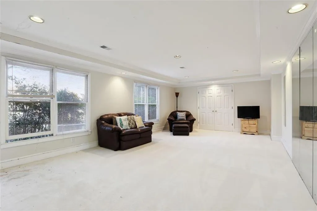 8210 Grogans Ferry Road, Atlanta, Georgia 30350, 5 Bedrooms Bedrooms, ,4 BathroomsBathrooms,Residential,Sold,8210 Grogans Ferry Road,7161872