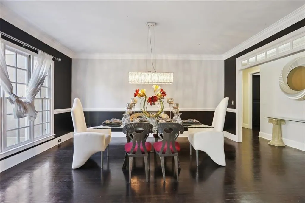 8210 Grogans Ferry Road, Atlanta, Georgia 30350, 5 Bedrooms Bedrooms, ,4 BathroomsBathrooms,Residential,Sold,8210 Grogans Ferry Road,7161872