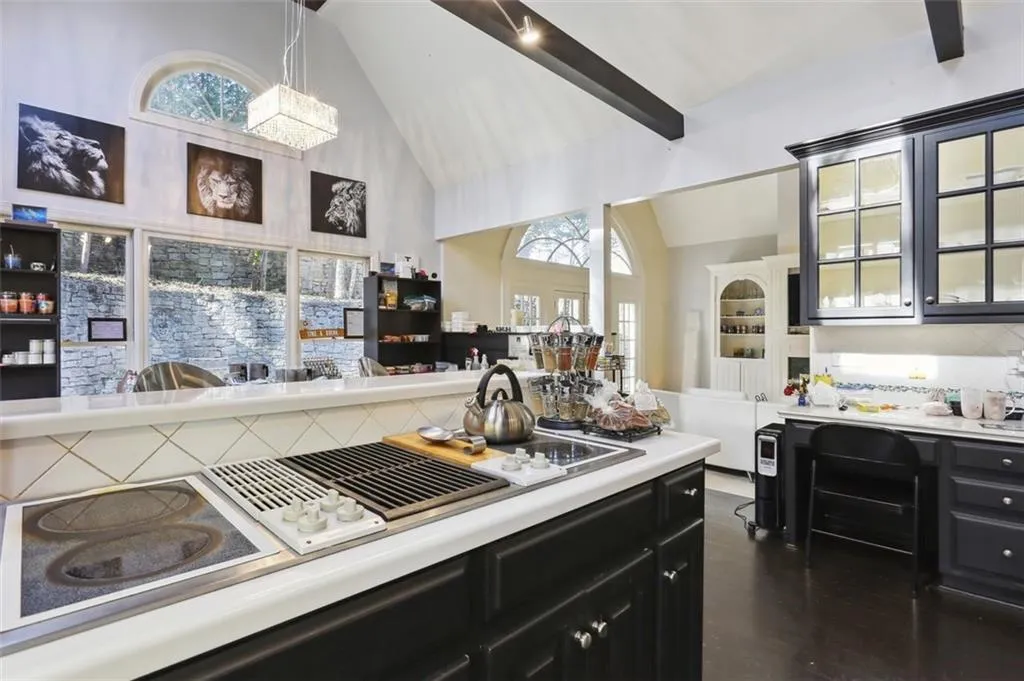 8210 Grogans Ferry Road, Atlanta, Georgia 30350, 5 Bedrooms Bedrooms, ,4 BathroomsBathrooms,Residential,Sold,8210 Grogans Ferry Road,7161872