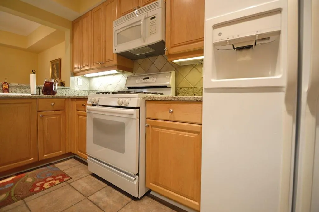 3636 Habersham Road Unit 2203, Atlanta, Georgia 30305, 2 Bedrooms Bedrooms, ,2 BathroomsBathrooms,Residential,Sold,3636 Habersham Road Unit 2203,5747739
