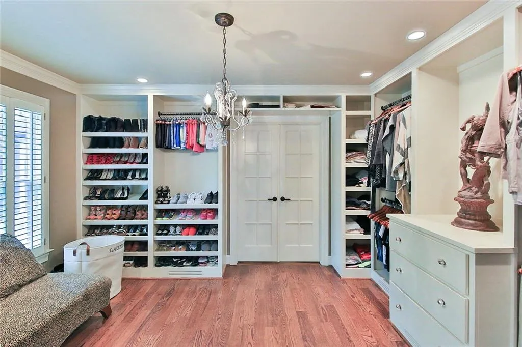 2670 Spalding Drive, Sandy Springs, Georgia 30350, 4 Bedrooms Bedrooms, ,3 BathroomsBathrooms,Residential,Sold,2670 Spalding Drive,6577360