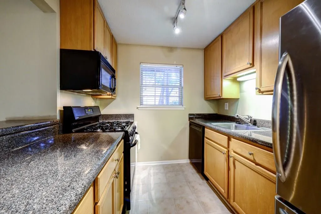 6800 Glenridge Drive Unit 6820 I, Atlanta, Georgia 30328, 2 Bedrooms Bedrooms, ,2 BathroomsBathrooms,Residential,Sold,6800 Glenridge Drive Unit 6820 I,5633106