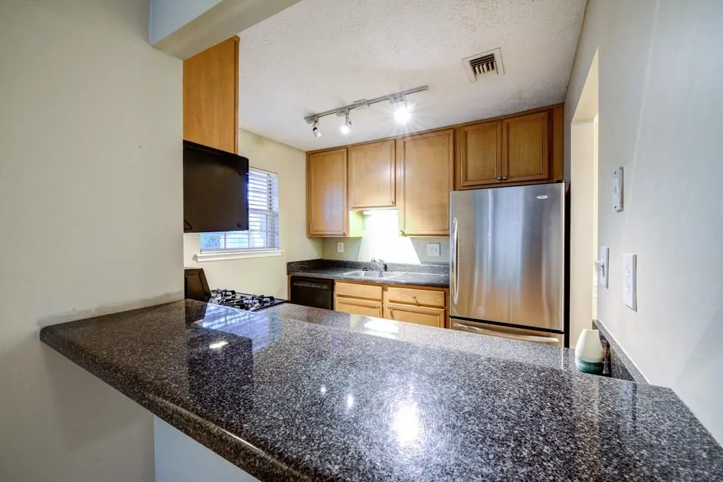 6800 Glenridge Drive Unit 6820 I, Atlanta, Georgia 30328, 2 Bedrooms Bedrooms, ,2 BathroomsBathrooms,Residential,Sold,6800 Glenridge Drive Unit 6820 I,5633106