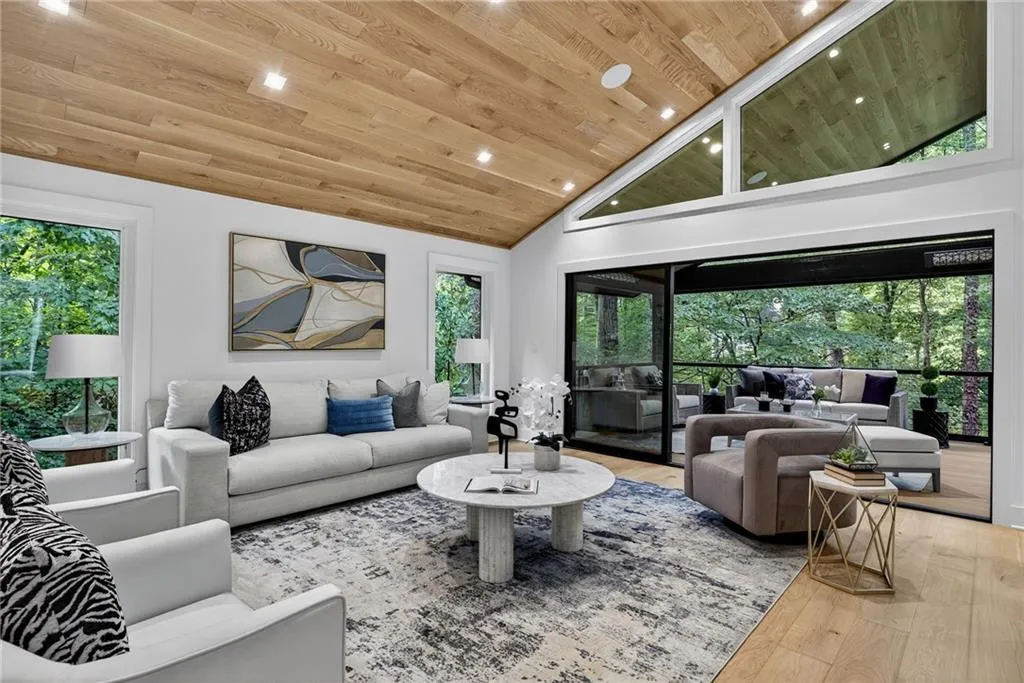 585 Amberidge Trail, Atlanta, Georgia 30328, 6 Bedrooms Bedrooms, ,5 BathroomsBathrooms,Residential,For Sale,585 Amberidge Trail,7663088