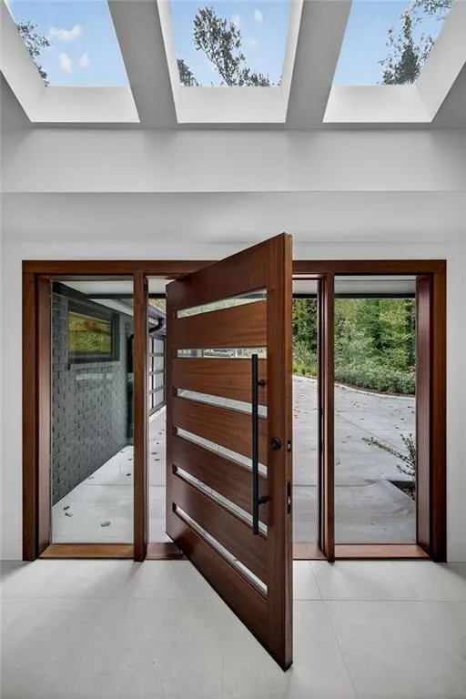 585 Amberidge Trail, Atlanta, Georgia 30328, 6 Bedrooms Bedrooms, ,5 BathroomsBathrooms,Residential,For Sale,585 Amberidge Trail,7663088