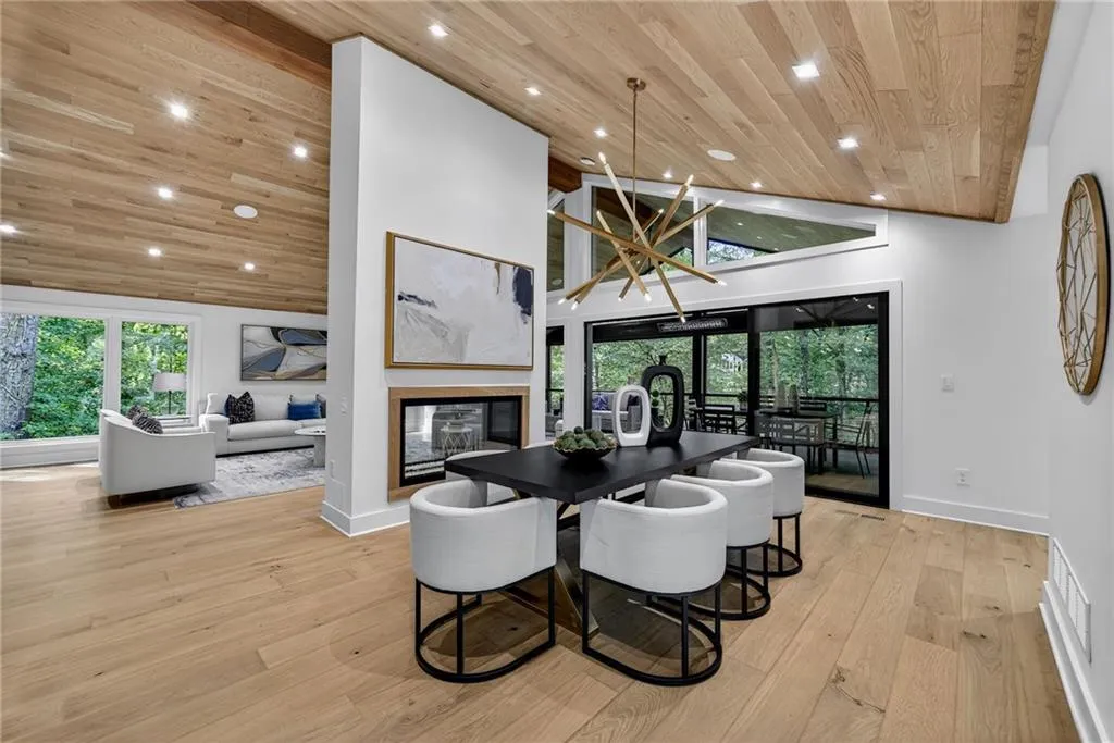 585 Amberidge Trail, Atlanta, Georgia 30328, 6 Bedrooms Bedrooms, ,5 BathroomsBathrooms,Residential,For Sale,585 Amberidge Trail,7663088