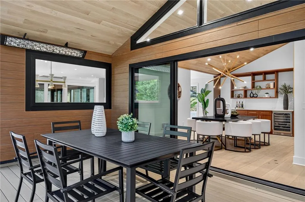 585 Amberidge Trail, Atlanta, Georgia 30328, 6 Bedrooms Bedrooms, ,5 BathroomsBathrooms,Residential,For Sale,585 Amberidge Trail,7663088