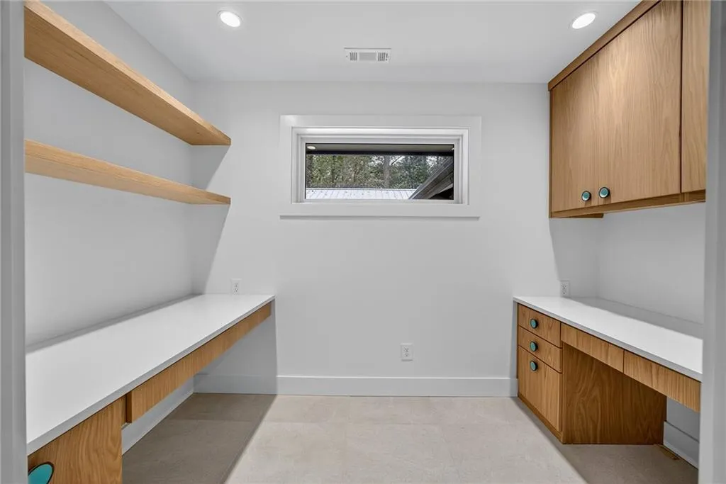 585 Amberidge Trail, Atlanta, Georgia 30328, 6 Bedrooms Bedrooms, ,5 BathroomsBathrooms,Residential,For Sale,585 Amberidge Trail,7663088